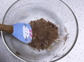简单翻拌至无干粉状态