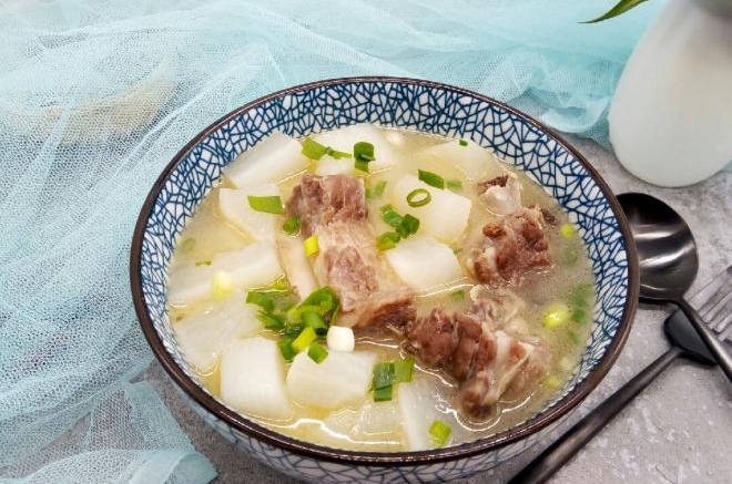 牛排萝卜滋补汤