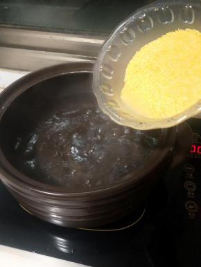 砂锅水滚开后加入小米