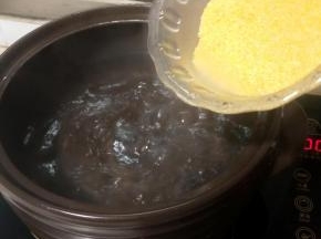 砂锅水滚开后加入小米