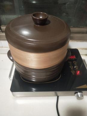 蒸15分钟 小米粥好了。红路边也蒸好的。