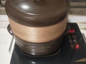 蒸15分钟 小米粥好了。红路边也蒸好的。