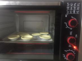 预热烤箱200度，上次感觉温度高，这次调180烤20-25分钟