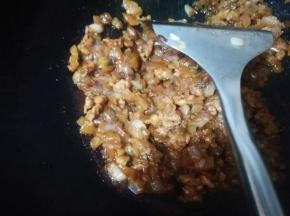 焖一会后，大火收汁，味道很好哦