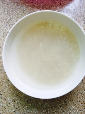 大米洗净浸泡一小时
