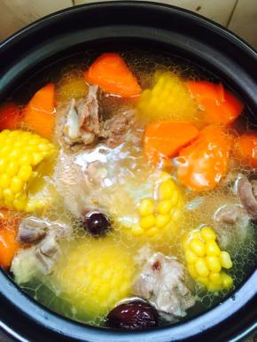 放入盐，用勺子搅拌一下即可