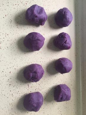 11. 紫薯馅分成8份