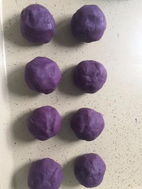 13. 一共八个，放在旁边备用