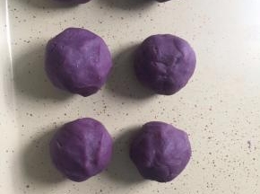 13. 一共八个，放在旁边备用