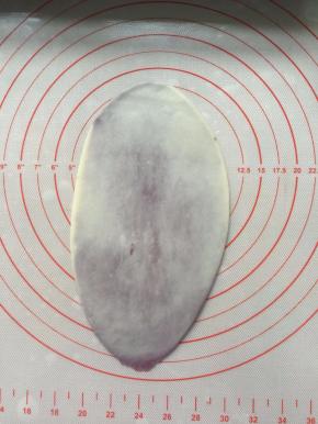 18. 收口朝下，擀面杖擀成牛舌形