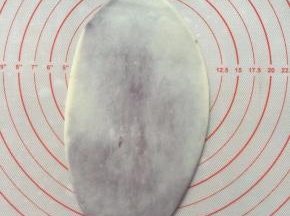 18. 收口朝下，擀面杖擀成牛舌形