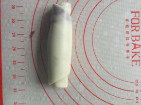 20. 边缘朝下，醒面30分钟，覆盖保鲜膜，不然水分散失会开裂的