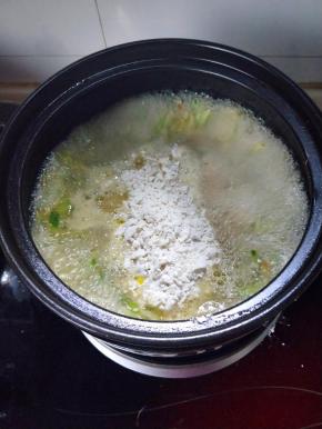 再倒入搅拌好的絮状面粉