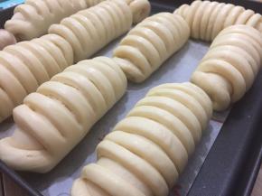 出烤箱，这时上下火170度预热10分钟