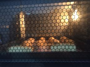 放进烤箱调至发酵区，发酵至1.5-2倍大