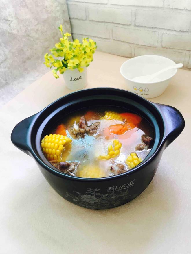 胡萝卜玉米骨头汤