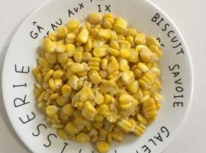 煮熟的甜玉米粒备用！