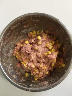 加入甜玉米粒再继续顺时针方向搅拌3分钟即可！