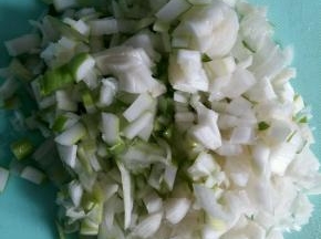 葱白切末。