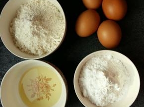 用料称好备用。