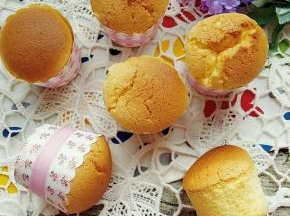 杯子蛋糕上面上色重了点。