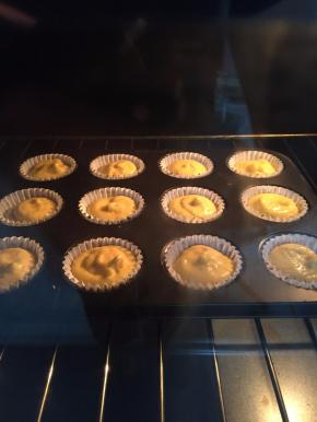 放入预热好的烤箱180度20分钟。