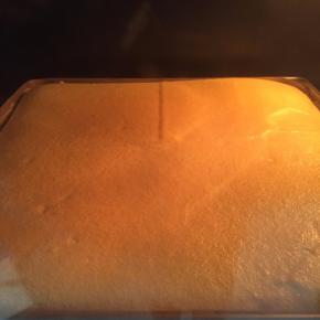 放入预热好150度烤箱中，烤20分钟。