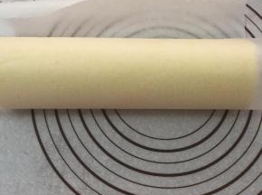 放入冰箱冷藏半个小时定型。