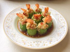 丝瓜虾盅也蒸熟了。