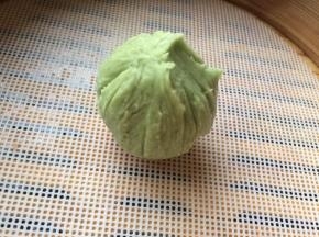 糯米团子上就留下了用力拧绞的纹路。