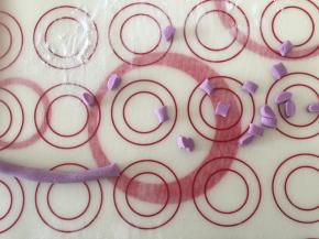 切小粒粒，搓圆，不喜欢可以直接用