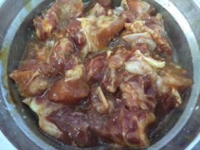 搅拌搅拌均匀，腌制至少一小时以上