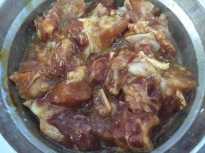 搅拌搅拌均匀，腌制至少一小时以上