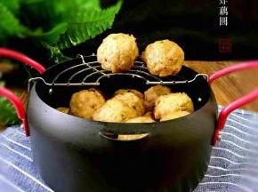 可以撒上辣椒粉趁热吃，也可以红烧着吃，很香...