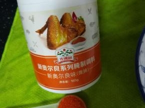 准备好30g的奥尔良腌料