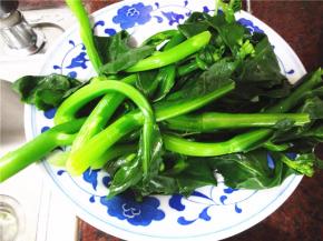 捞起晾干水，备用。