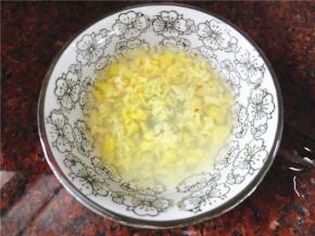 准备适量的姜汁酒。