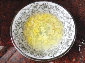 准备适量的姜汁酒。