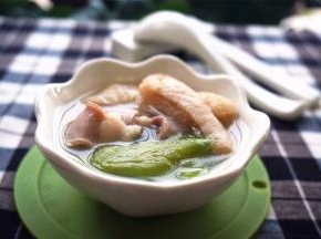 装起汤，饮汤吃汤料。