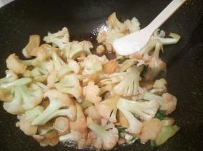 味精少许，翻炒均匀就可以起锅了