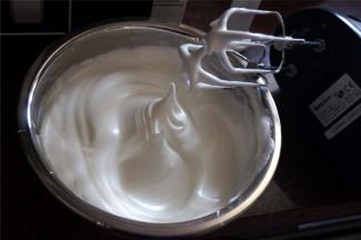 打至硬性发泡。