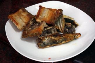 将鱼骨先装起。