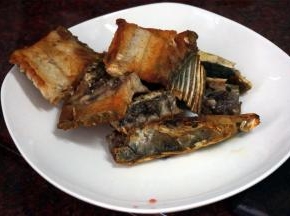 将鱼骨先装起。