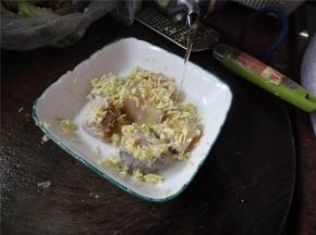 加入适量的油。