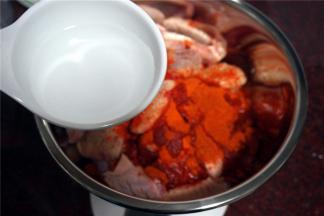 加入70克清水。