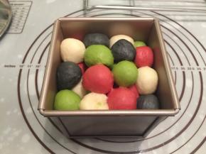 8.	发酵箱设定温度为32度，湿度为80度，时间是55分钟