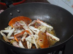 加入少许花生油。