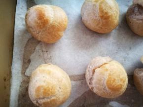 放入预热好的烤箱，上下火170度，我烤了20分钟，各人根据自己的烤箱具体设定温度和时间，闻到香味就差不多了