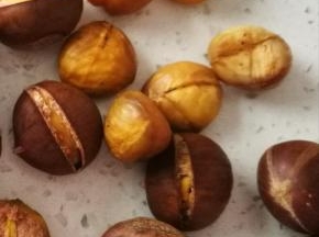 准备新鲜的熟板栗