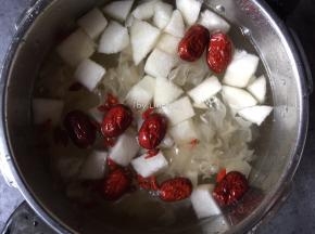 加入适量清水煲煮